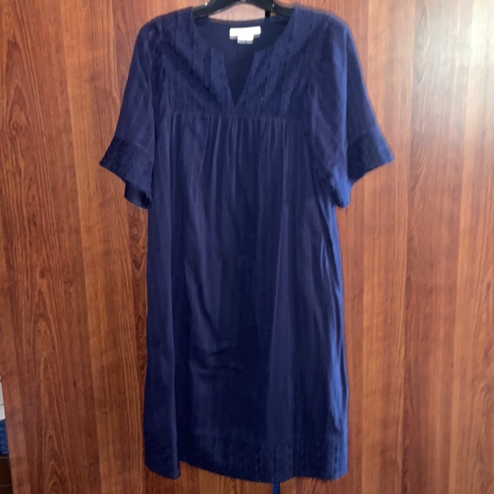 Boden effortless cotton eyelet dress. Size 6 long, navy in color.
